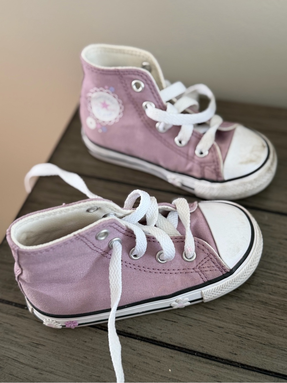 Kids High-Top Converse Sneakers - Purple